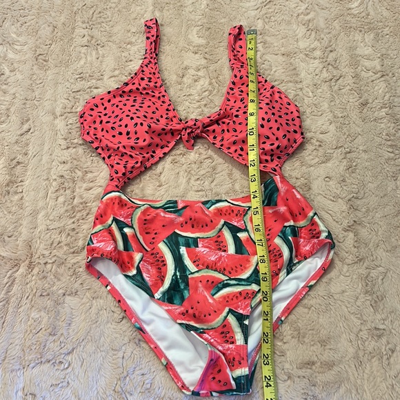 One-piece swimsuit with watermelon print size M • SHEIN - Picture 3 of 9